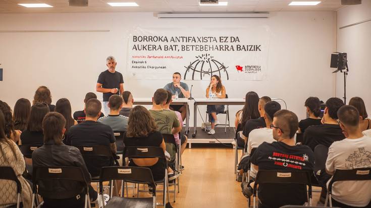 Faxismoaz eta jarrera erreakzionarioei aurre egiteaz aritu dira jardunaldi antifaxistan
