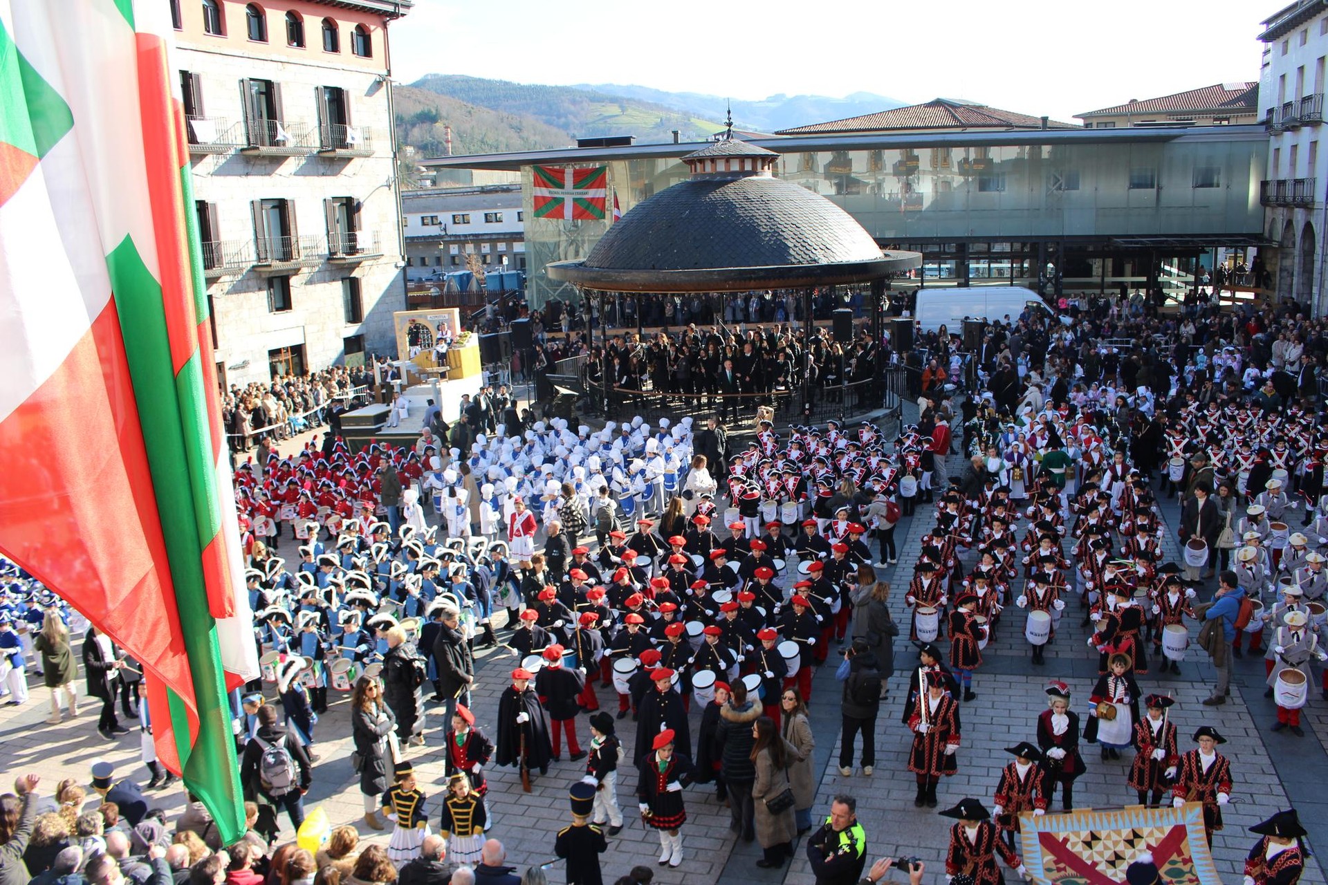 Pozik, baina urduri