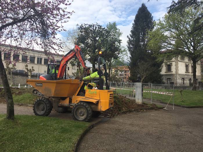 Hasi dituzte Azkoitiko Gaztanenea eremuan parke estalia egiteko obrak