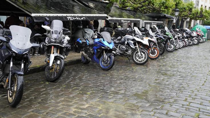 Motozaleen topaketa, aterpean