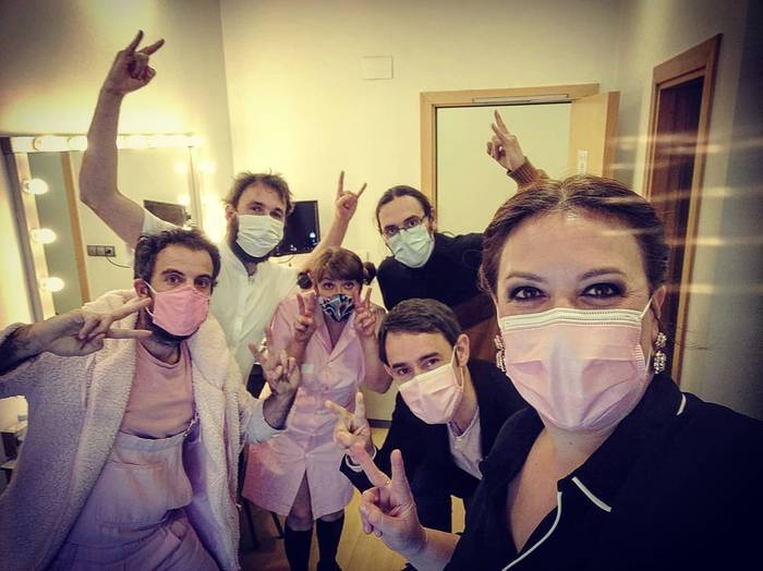 Iñigo Aranbarri aktore azkoitiarra partaiden den 'Fadoak entzuten zituen gizona' antzezlanak Donostia antzerki saria jaso du