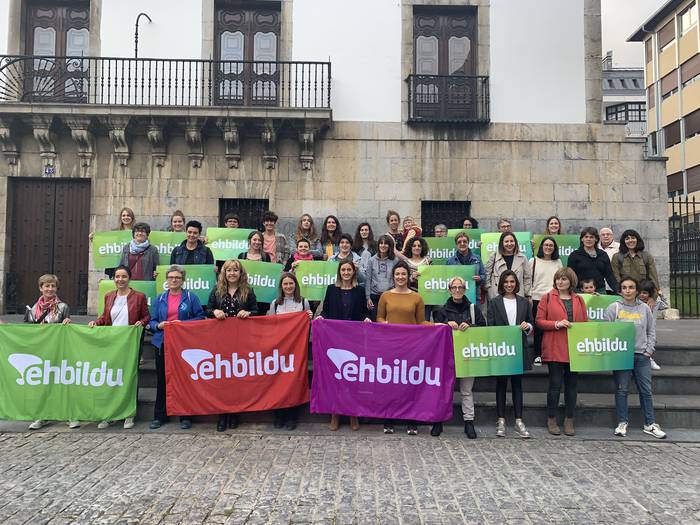 Emakumeen agerraldia egin du Azkoitiko EH Bilduk