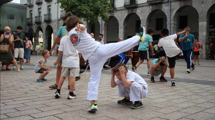 Capoeira probatu nahi duten haurrentzat ate irekien saioa egingo dute zapatuan Betharramen