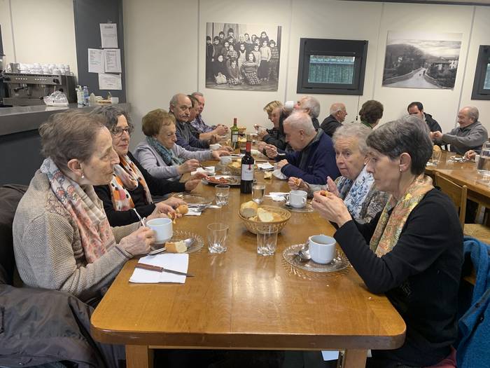 Mezarekin eta hamaiketakoarekin ospatu dute San Martin eguna Lasaon