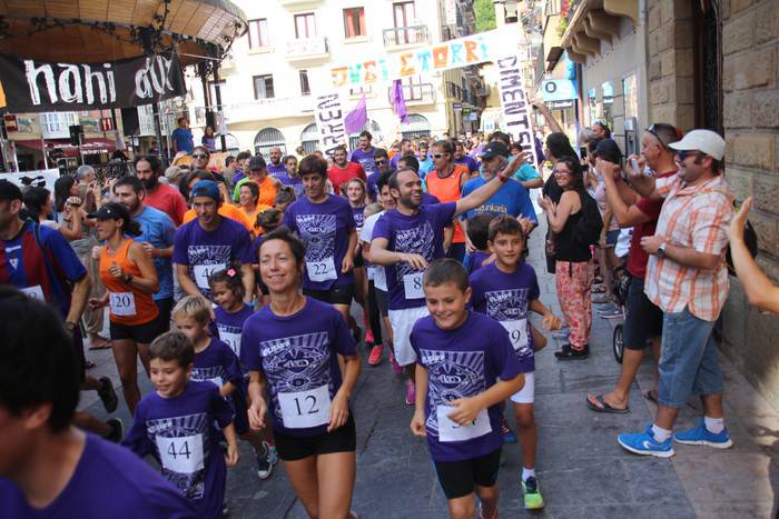 Zarautzen Euskaraz Bizi eguneko lasterketan 200 lagunek hartu dute parte