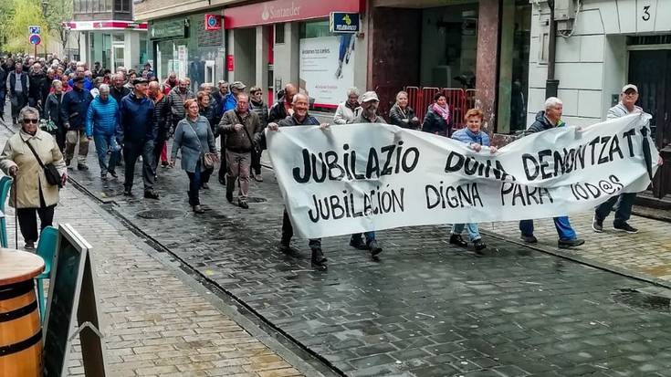 Jubilazio duinaren alde manifestazioan atera da gaur herriko pentsionista talde bat