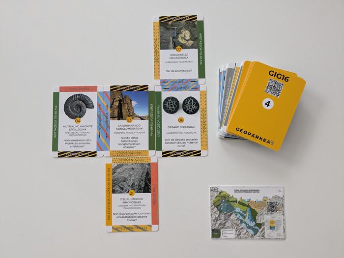 Geologia modu dibertigarrian ikasteko karta jokoa ondu du Geoparkeak