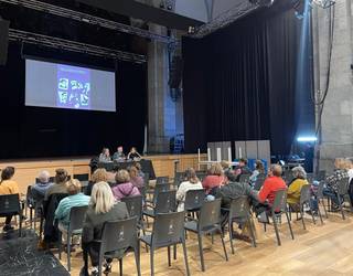 'Sin permiso' liburua aurkeztu dute dozenaka lagunen aurrean