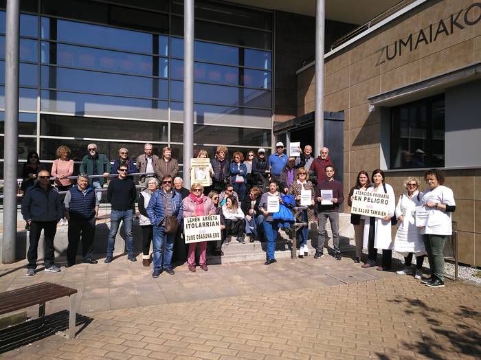 Lehen arretako langileek lanuztea egin dute gaur ere