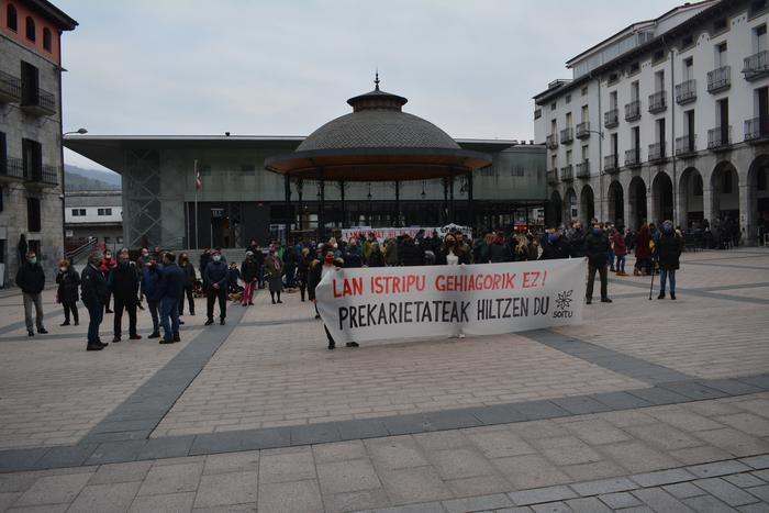 Mendiaraizko lan istripua salatzeko kontzentrazioa egin dute Azpeitian
