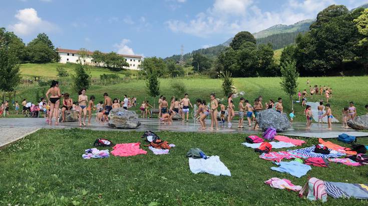 "Egokia eta polita", baina "komunik ez"