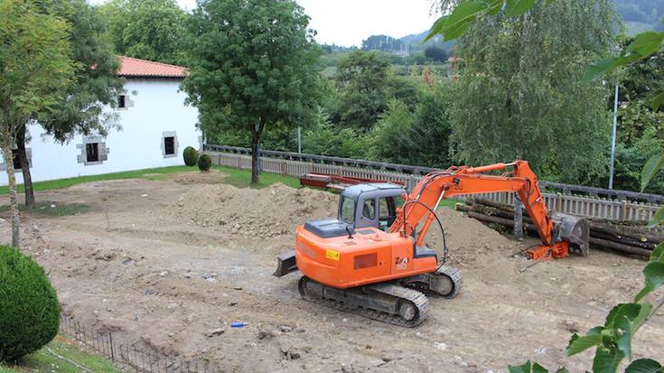 Ingurugiro Etxea museoan, dinosauroen lekuan saguzarra