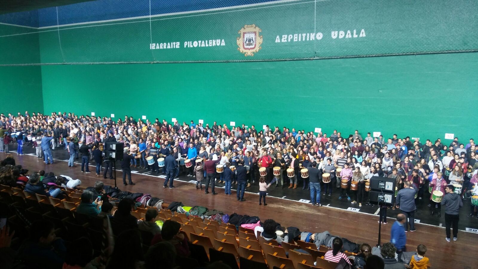 Hemen da danborraden festa handia