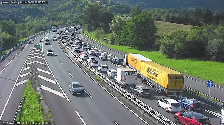 AP-8 autobidea itxita dago Usurbil parean Bilborantz, eta zirkulazio arazo handiak ari da eragiten