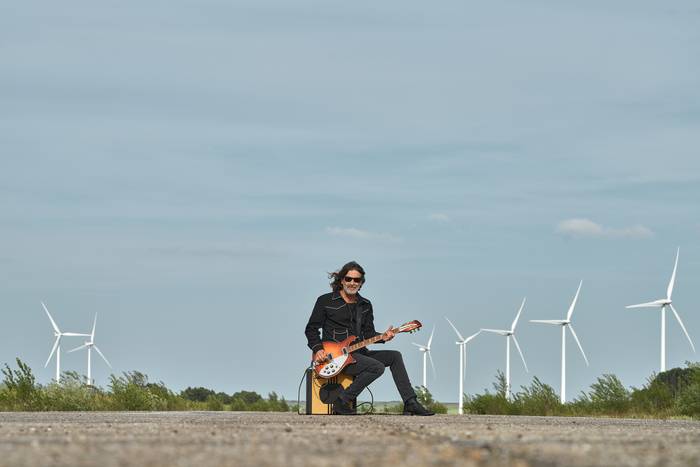 Quique Gonzalez: "Nitaz baino gehiago hitz egiten du '1973' diskoak gutaz"