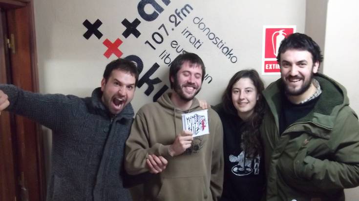 Managaitz "gogotsu" Getariako gaztetxeko oholtzara igotzeko