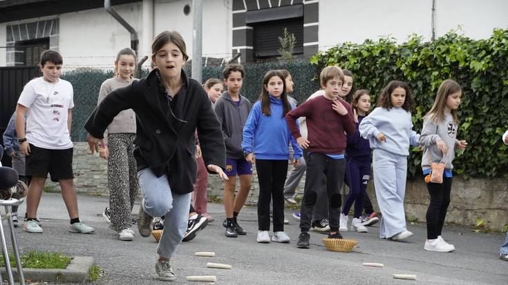 Umeen jolasekin agurtu dituzte San Martin auzoko festak