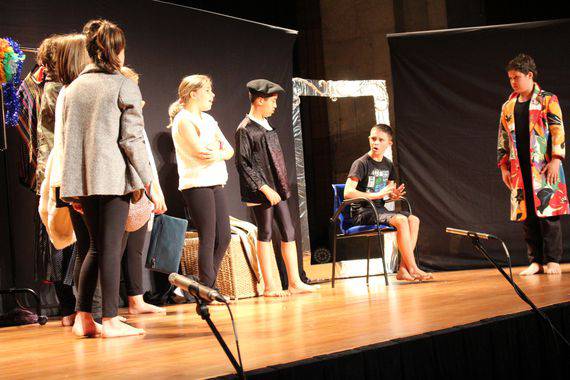 Herriko haur eta nerabeek bi antzerki eskainiko dituzte, zapatuan