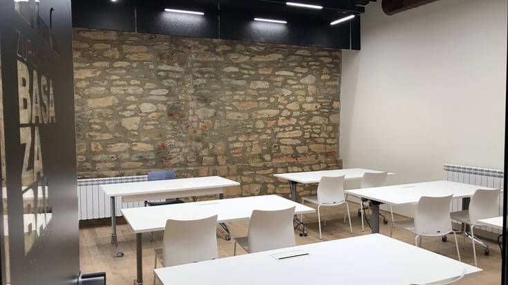 Herritarrentzat erabilgarri jarri dituzte Basazabal jauregiko gelak