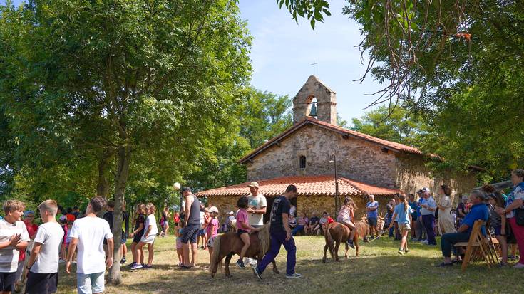 Giro ederrarekin eta ohiturei jarraituz ospatu dute San Lorentzo eguna San Lorenten