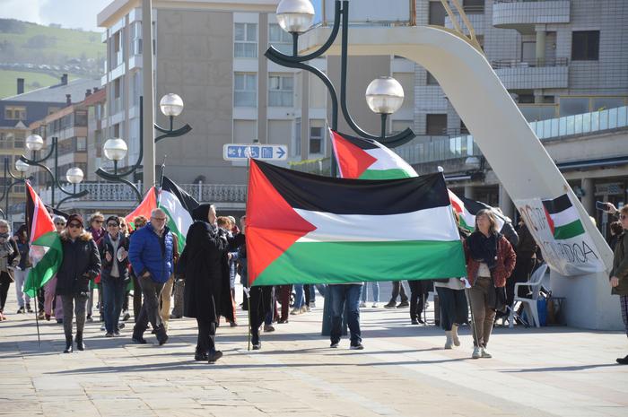 Palestinaren aurkako genozidioa salatzeko elkarretaratzea deitu dute biharko