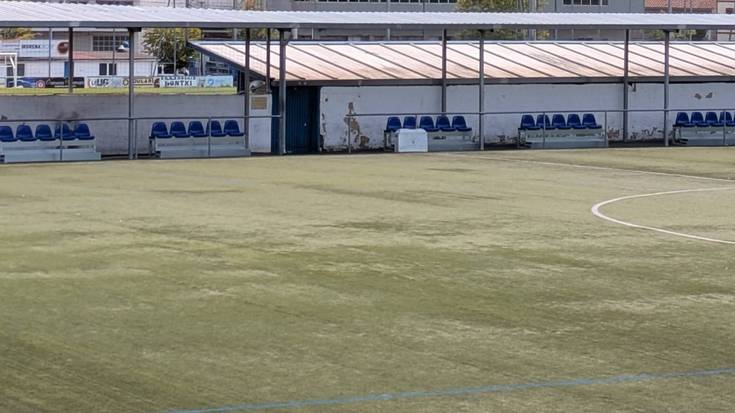 Garmendipeko goiko futbol zelaia ez da erabilgarri egongo egunotan, belar aldaketa tarteko