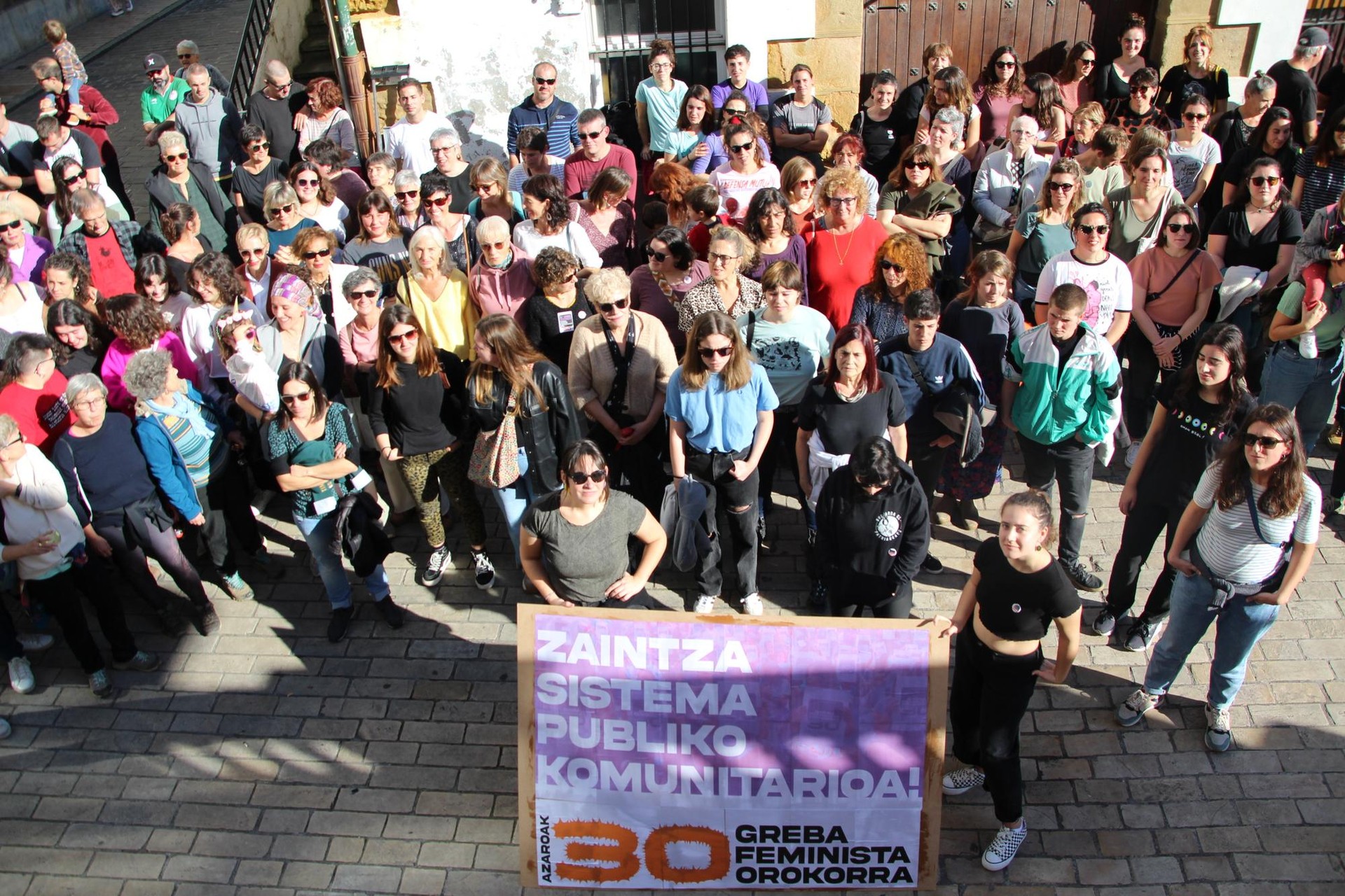 Azaroaren 30ean greba orokor feminista egitera deitu dute eskualdeko hamarnaka lagunek