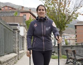 Maialen Alkorta: "Egun ez da arraroa jendea bastoiekin oinez ikustea"