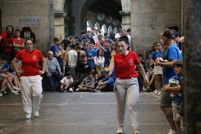 Emakumeei ahotsa ematera dator aurten Pilotari Eguna