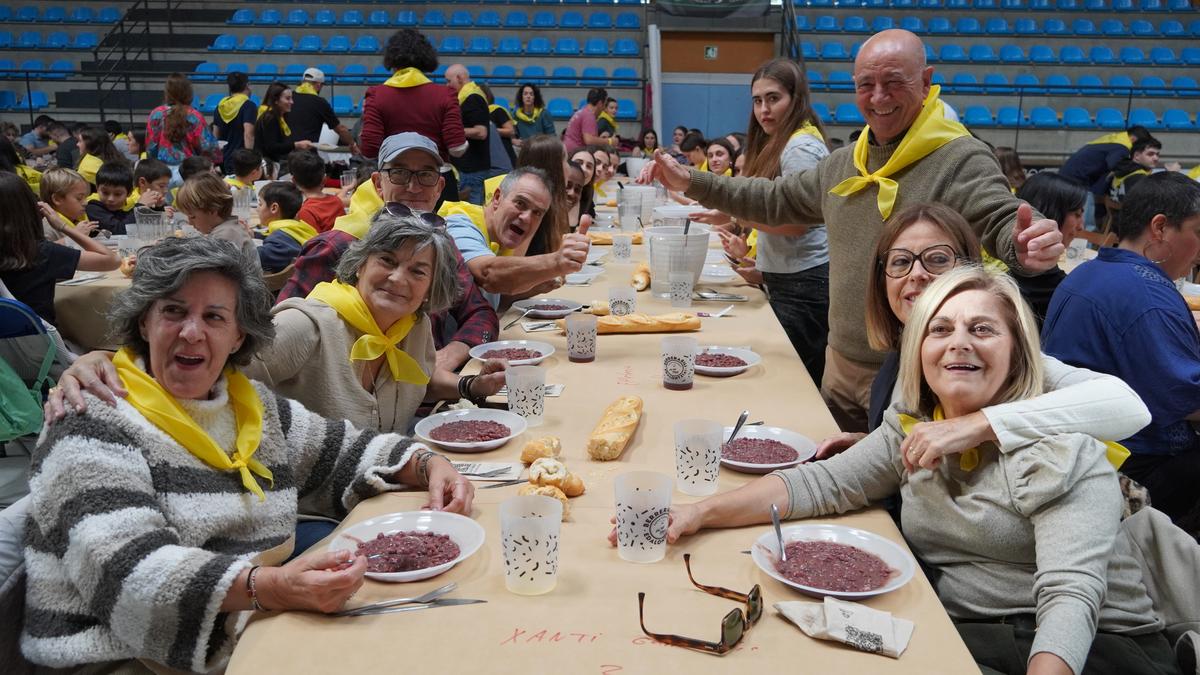 Sanikolasetako azken txanpan sartzeko, 300 lagunentzako babarrun jana