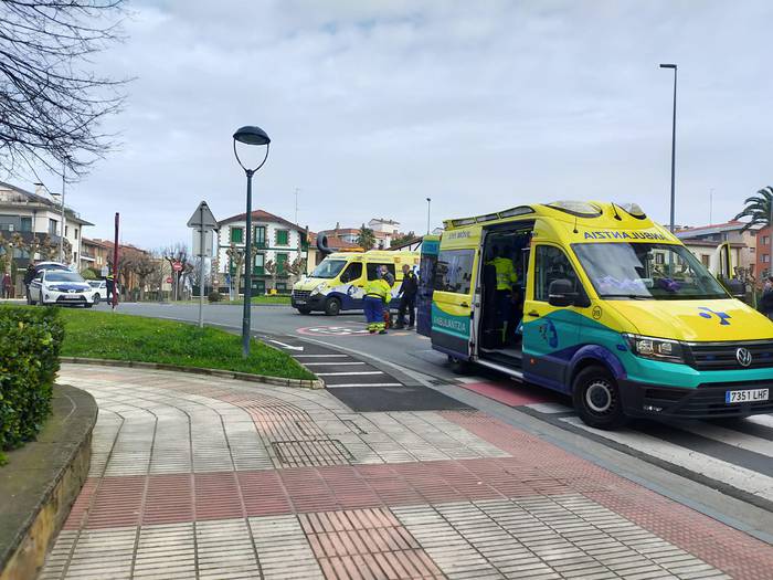 Auto baten eta moto baten arteko istripua izan da Zarautzen, Nafarroa kalean