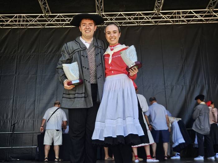 Jone Arriaran eta German Aranburu dantzariek Zumarragako santaisabeletako txapelketa irabazi dute