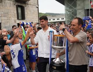 Azpeitiko plaza beteta egin diete harrera Marrerori eta Agirrezabalagari