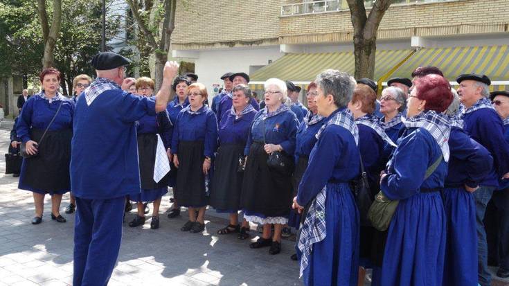 Santa Agedako kalejira egingo du Beheko Plazak ostegunean