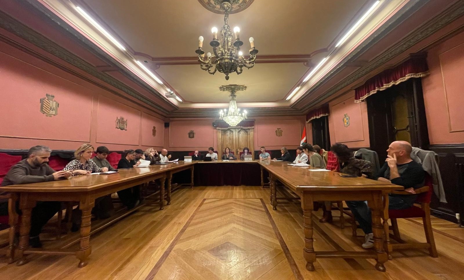 Azpeitiko batzokiari eta EAJri urriaren 7an egindako erasoa "arbuiatu" du Azpeitiko Udalak