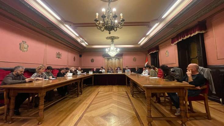 Azpeitiko batzokiari eta EAJri urriaren 7an egindako erasoa "arbuiatu" du Azpeitiko Udalak