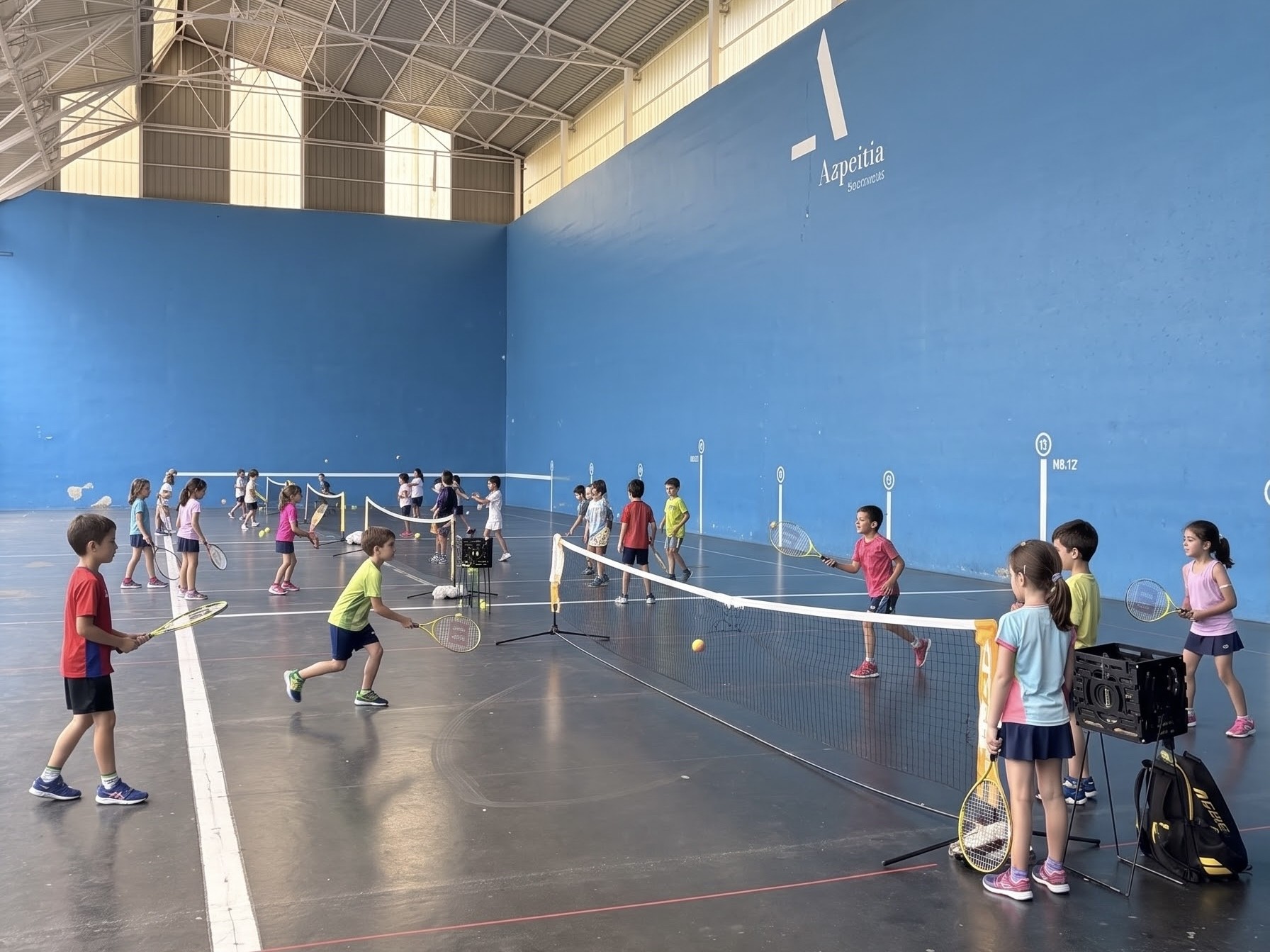 Saskibaloia, atletismoa eta Jolas Heziko lehen topaketa larunbatean