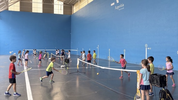 Saskibaloia, atletismoa eta Jolas Heziko lehen topaketa larunbatean