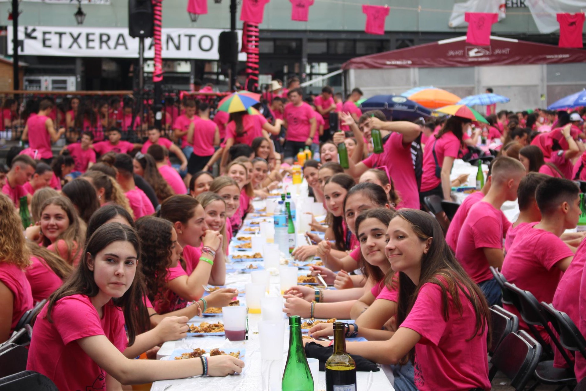 Hiru festa egun bete, eta laugarrena propina