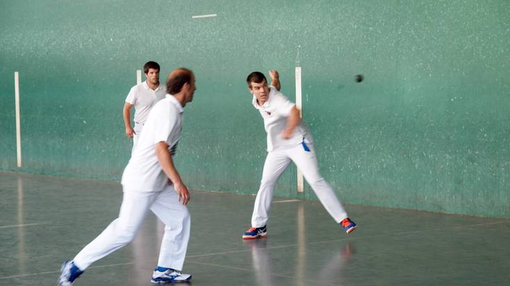 Hamar bikotek hartuko dute parte bihartik aurrera XX. esku pilota txapelketan