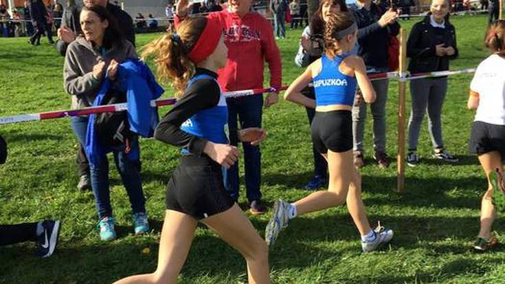 Herriko gazteak saltaka egitera animatu ditu Triatloi Taldeak