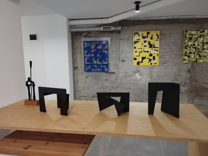 Iñaki Arrillagaren kutxa hutsak,  Garoa liburu dendan ikusgai