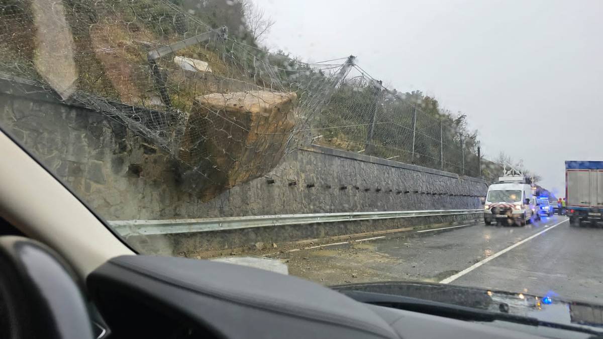 Ireki dute berriz Zarautz eta Getaria arteko kostako errepide zatia