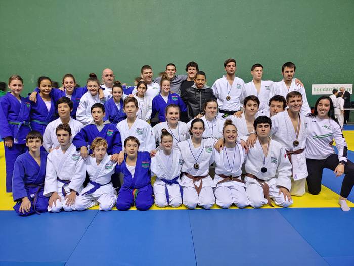Lizardi elkarteko judokek hamaika domina eskuratu dituzte Gipuzkoako junior txapelketan