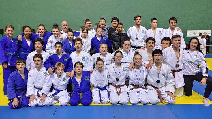 Lizardi elkarteko judokek hamaika domina eskuratu dituzte Gipuzkoako junior txapelketan
