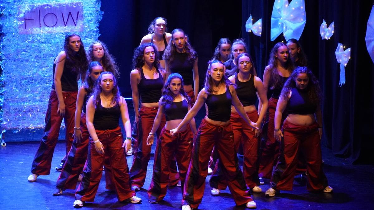 Baztartxo osorik bete du Born to dance eskolako dantzarien ikasturte amaierako jaialdiak