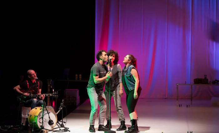 Zarauzko Hitza Gukak zozkatu ditu 'Mierda de Ciudad' antzezlanerako sarrerak