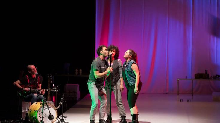 Zarauzko Hitza Gukak zozkatu ditu 'Mierda de Ciudad' antzezlanerako sarrerak