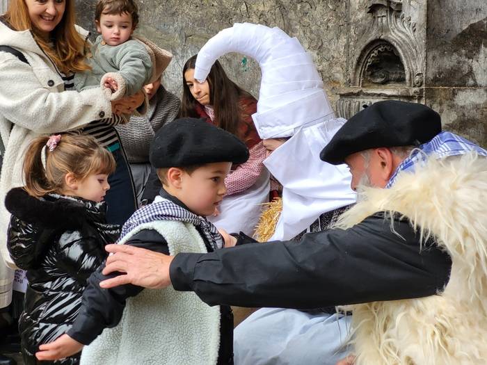 Olentzero eta Mari Domingi bihar eguerdian iritsiko dira herrira