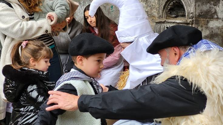 Olentzero eta Mari Domingi bihar eguerdian iritsiko dira herrira